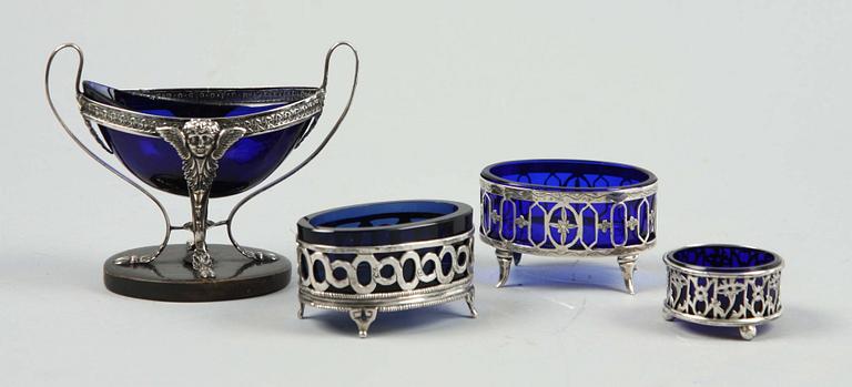 SALTKAR, 3 st,  bl.a. Edward Souter Barsley & Co, Birmingham, England, 1915 och SALTKAR, empirestil, nysilver.