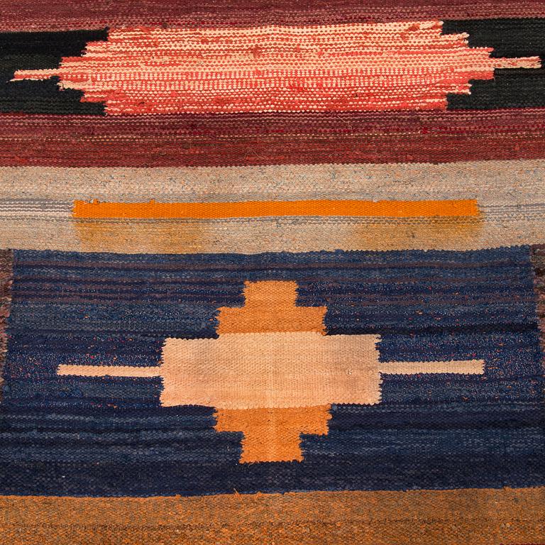 A 1930's Finnish rag rug. Circa 290 x 185 cm.