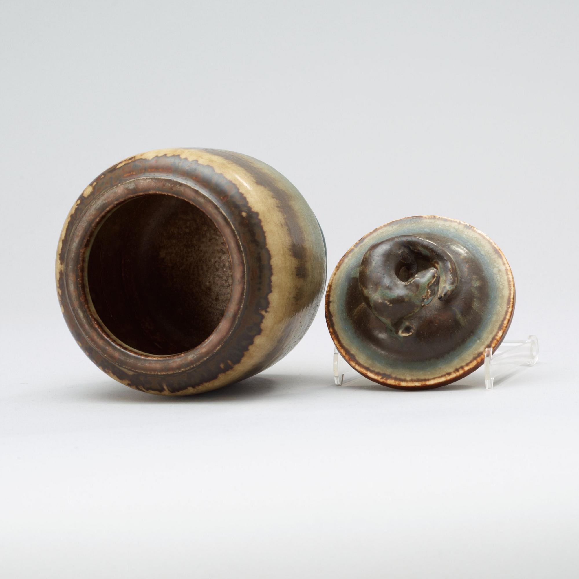 A Gunnar Nylund stoneware jar and cover, Bing & Grøndahl, Denmark 1920's-30's.