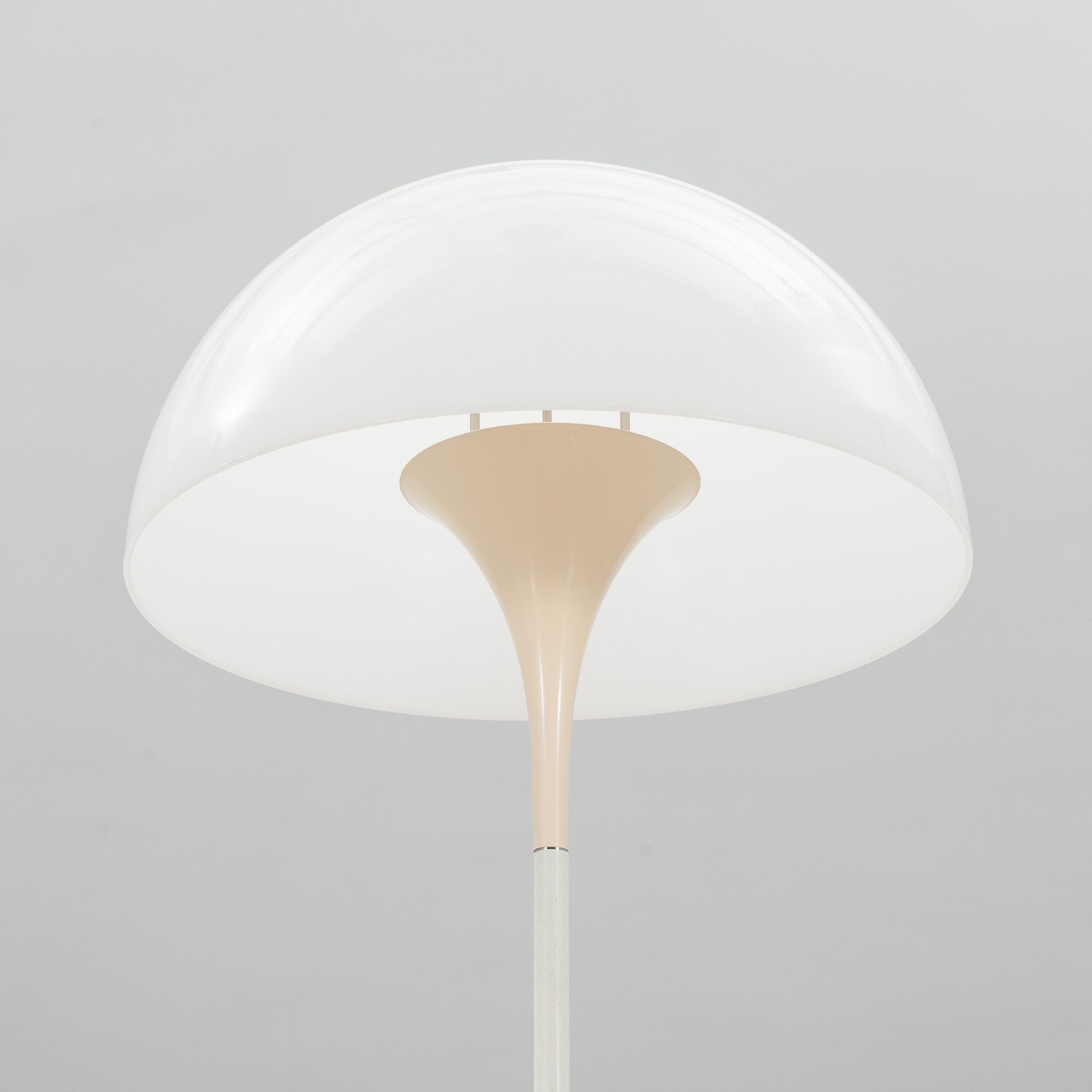GOLVLAMPA, "Panthella", Verner Panton, för Louis Poulsen. 1900-talets andra hälft.