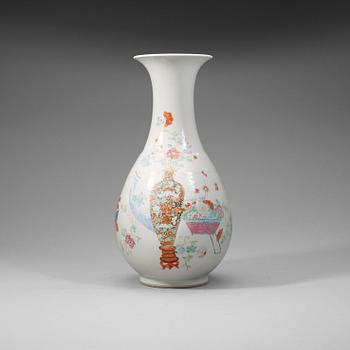 321. A Chinese famille rose vase, early 20th Century.