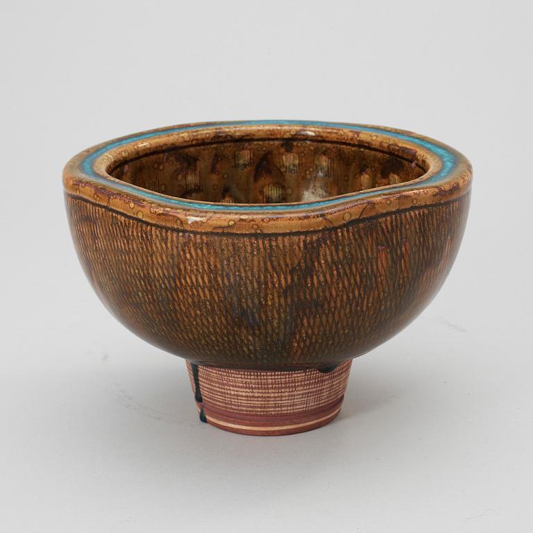 A Wilhelm Kåge 'Farsta' stoneware bowl, Gustavsberg Studio, 1950's.