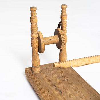 Bandvävstolar, två stycken, Sverige, daterade 1759.