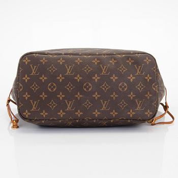 Louis Vuitton, a Monogram Canvas 'Neverfull MM' bag.