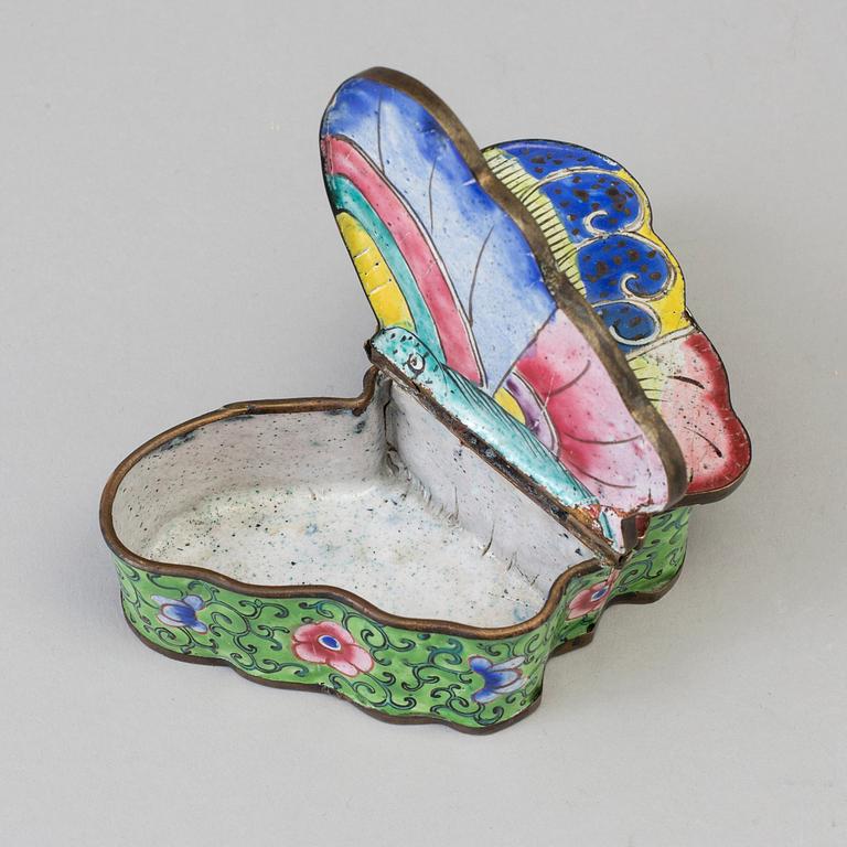 A Chinese enamel on copper butterfly shaped box with cover, Qing dynasty, 19th century.