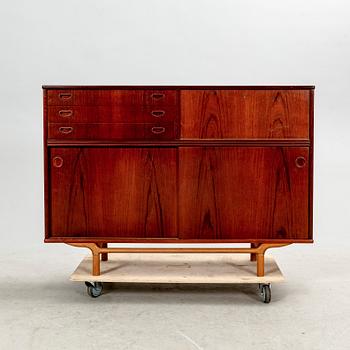 A mid 1900s sideboard.