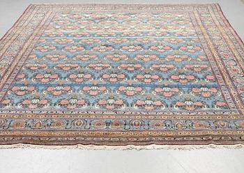 A semi-antique Tehran carpet, ca 384,5 x 288 cm.