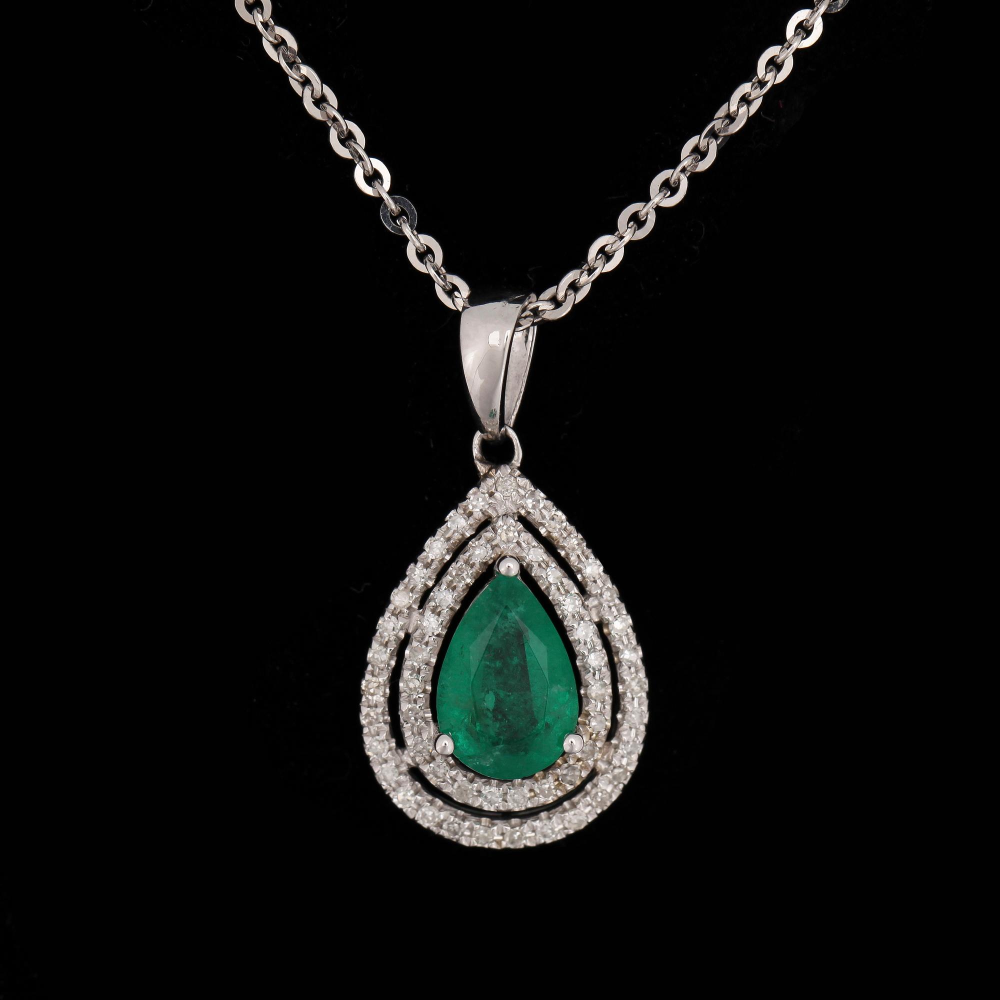 HALSSMYCKE, 18k resp 14k vitguld med smaragd ca9,2x6,2mm o små diamanter. 2000-tal. Totalvikt 5,4g.