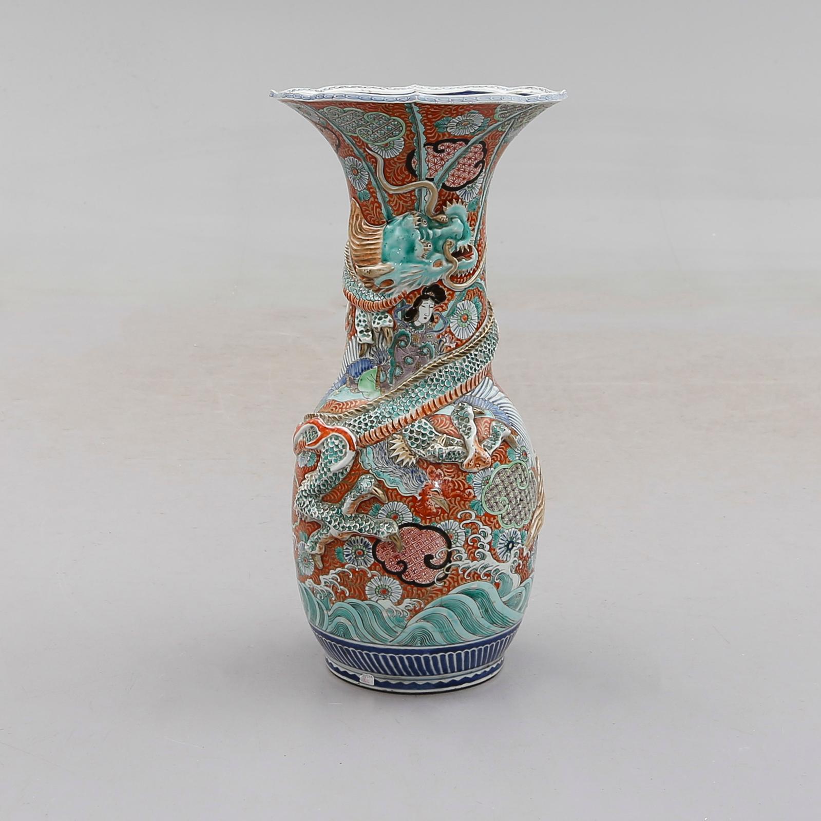 GOLVURNA, porslin, Japan, Meiji.