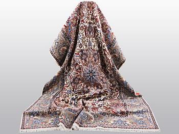Matto, Old Esfahan, part silk, ca 312 x 203 cm.