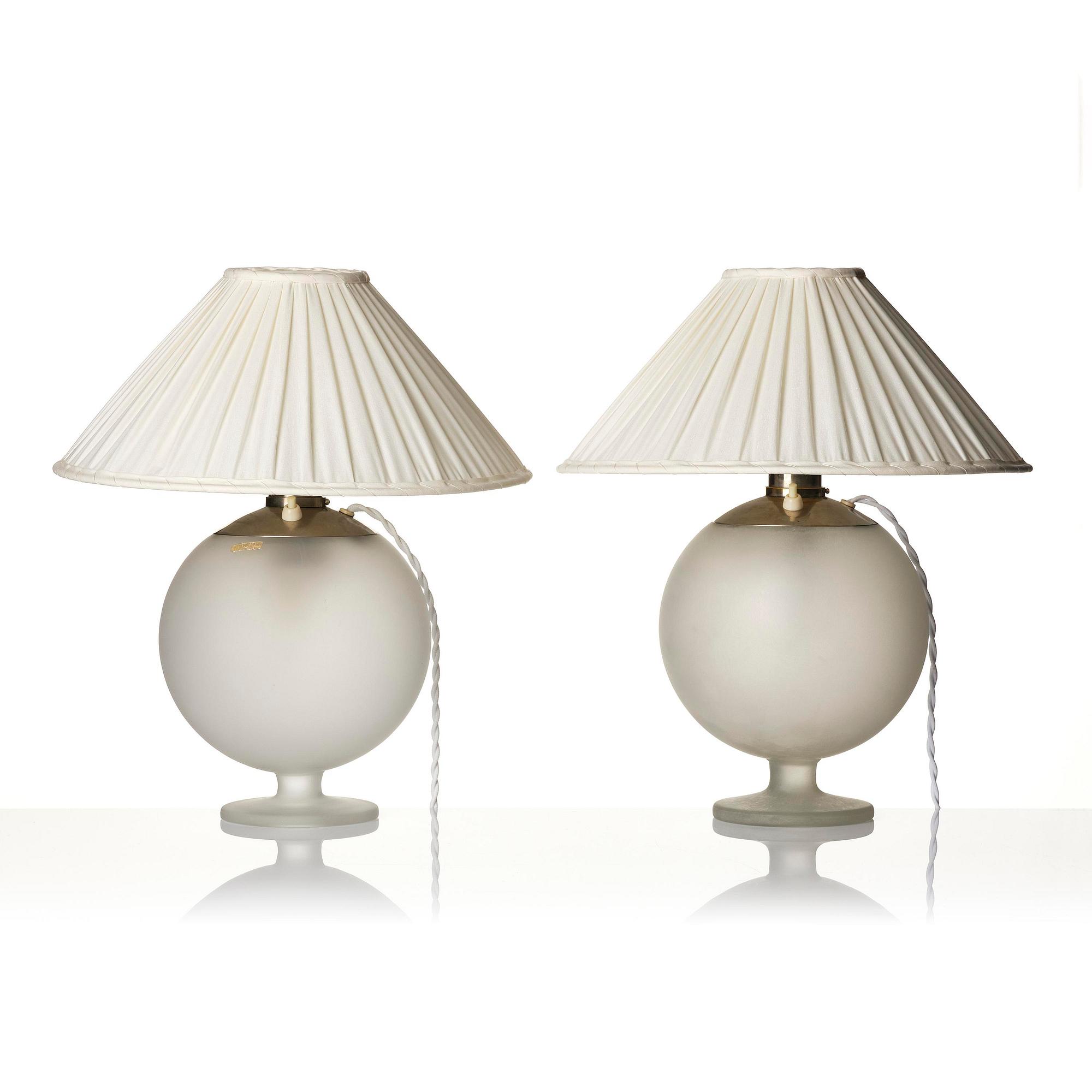 Harald Notini, a pair of table lamps model "15206", Arvid Böhlmarks Lampfabrik, Stockholm, 1930s.