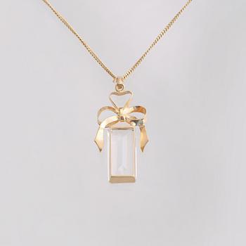 HÄNGE, 18K guld med baguettslipad bergkristall, H Svedbom, Vetlanda. Vikt 9,3 gram.