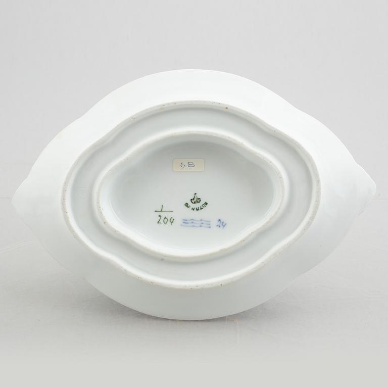 A pair of dishes and a sauce bowl, "Blue Fluted" / "Musselmalet" Royal Copenhagen, 1850-70 and 1893-1900.