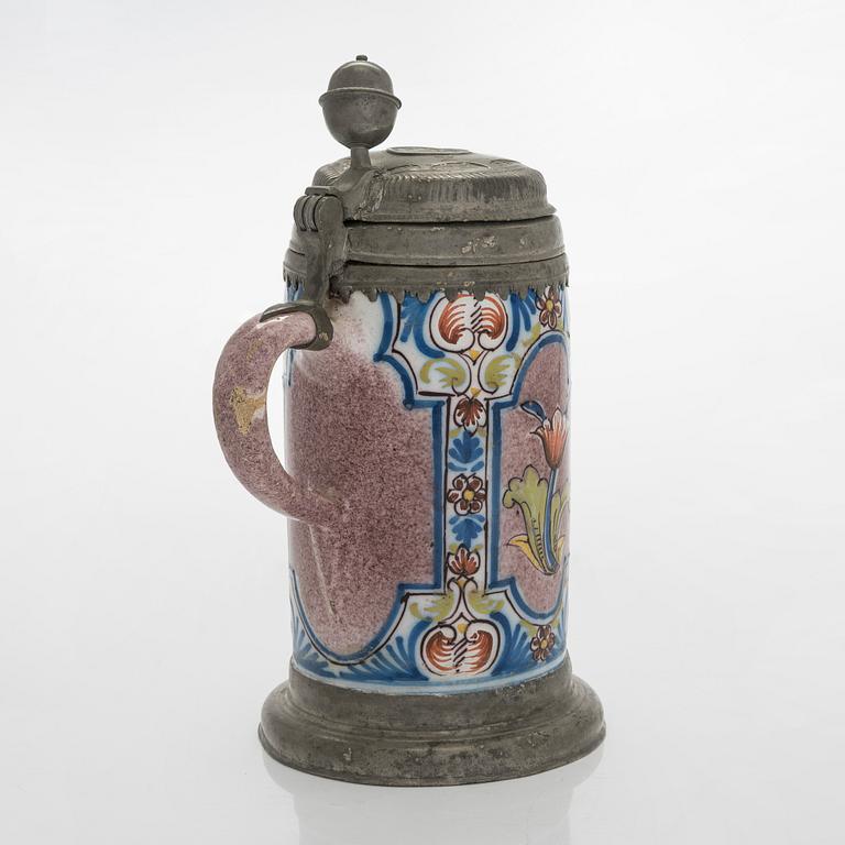 Dryckeskanna, fajans, Mellaneuropa, 1700-tal.