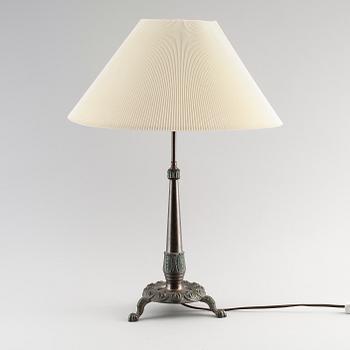 BORDSLAMPA, patinerad brons, 1900-talets första hälft.