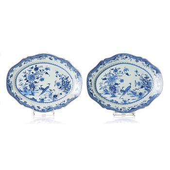 1333. A pair of blue and white double peacock serving dishes, Qing dynasty, Qianlong (1736-95).