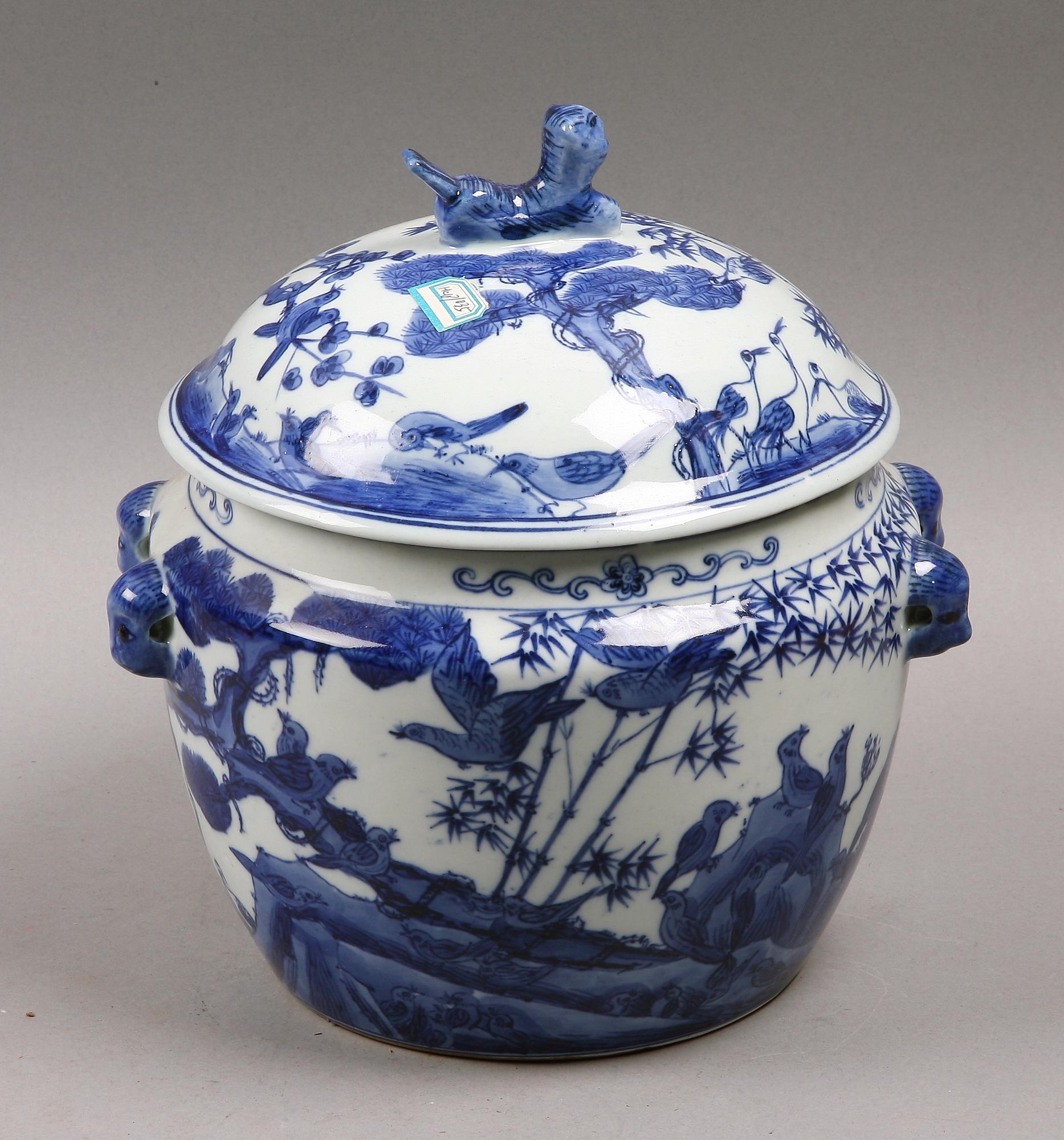 SKÅL MED LOCK, porslin, Kina.