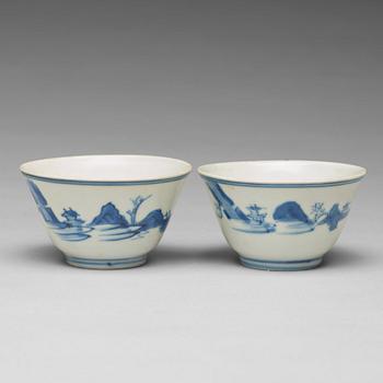 A pair of blue and white cups, Ming dynasty, 17th Century.