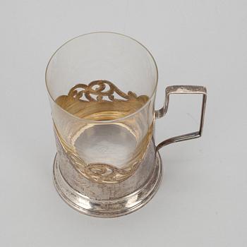 TEGLASHÅLLARE med GLAS, silver, Moskva, Sovjetunioinen. Silvervikt 111 g.