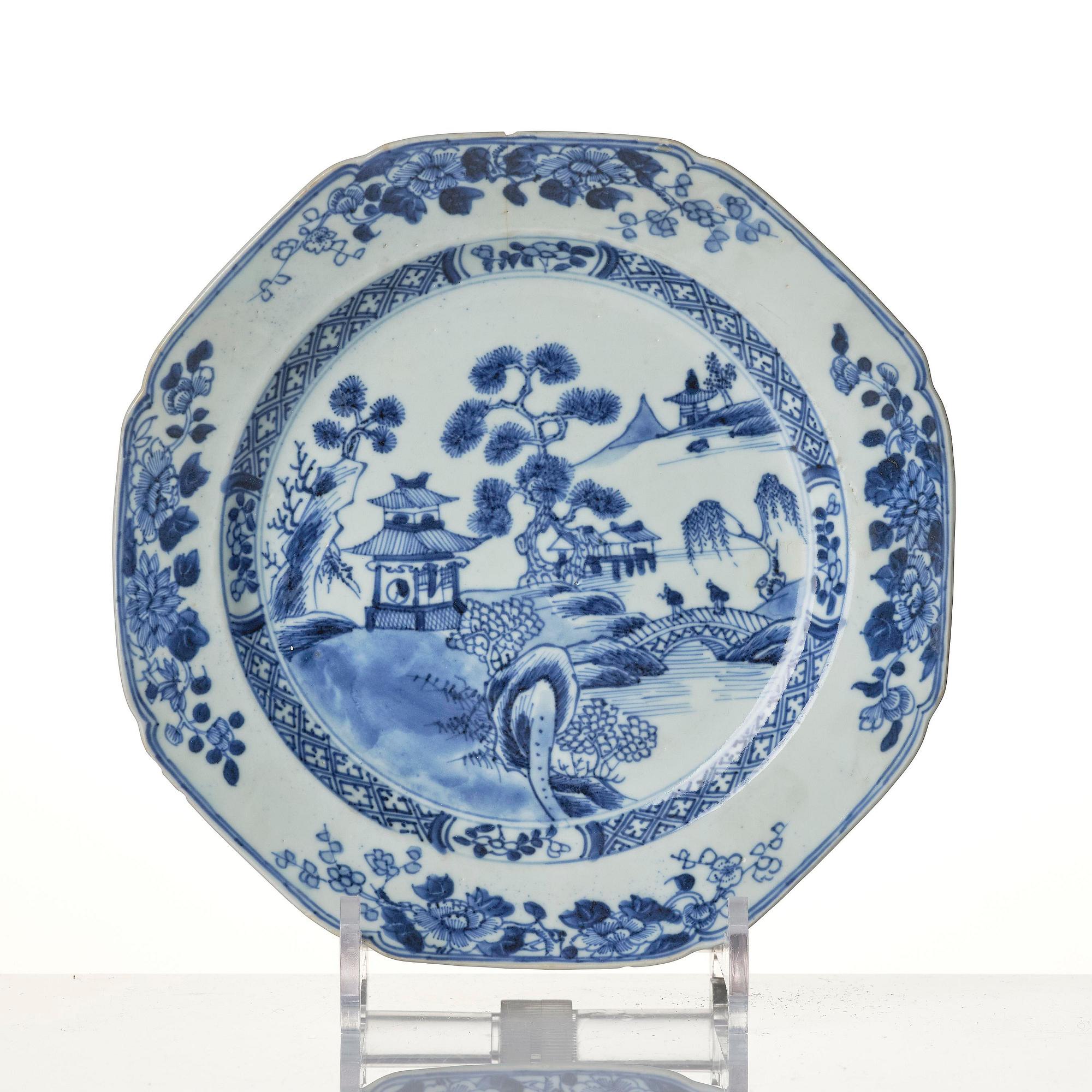 A blue and white dinner service, Qing dynasty, Qianlong (1736-95).  (45 pieces).