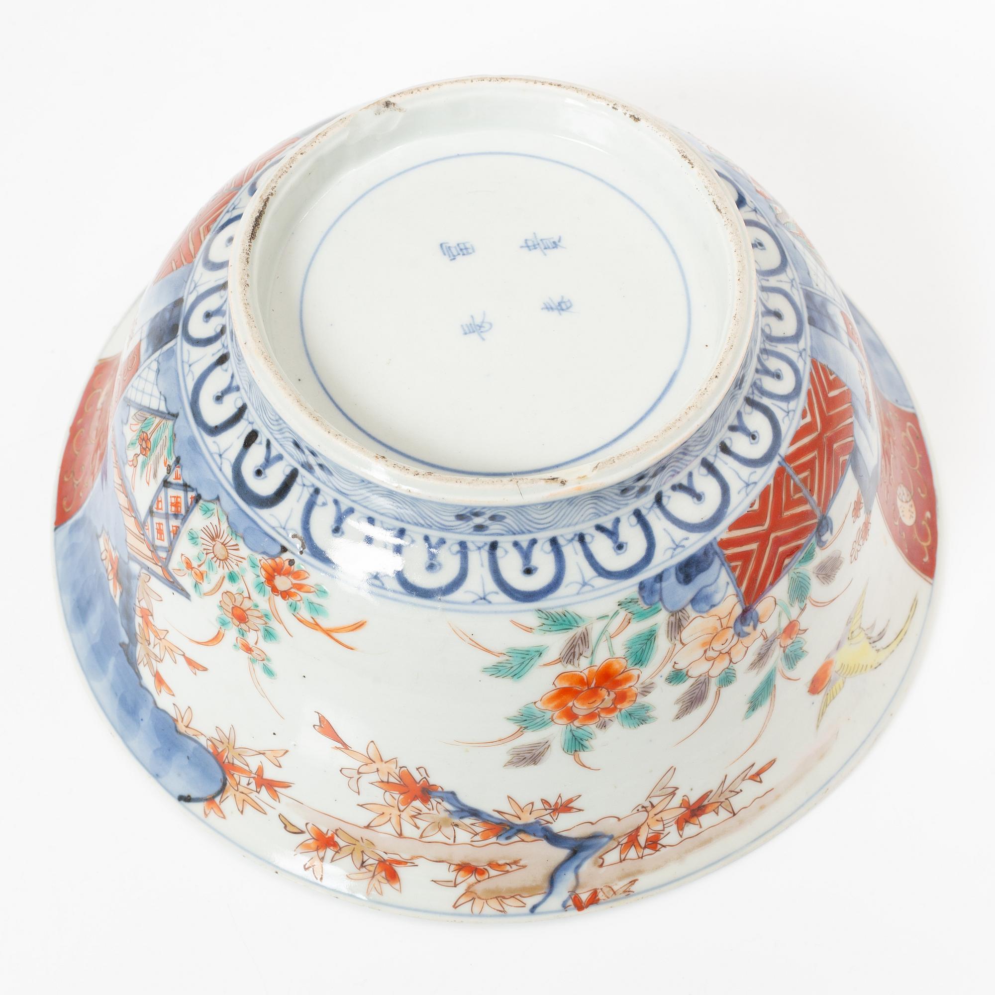 A large Japanese dish and a bowl, Meiji period (1868-1912).