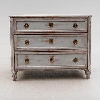 BYRÅ, sengustaviansk, omkring år 1800.