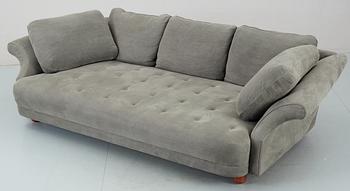 A Josef Frank 'Liljevalch' sofa by Svenskt Tenn.
