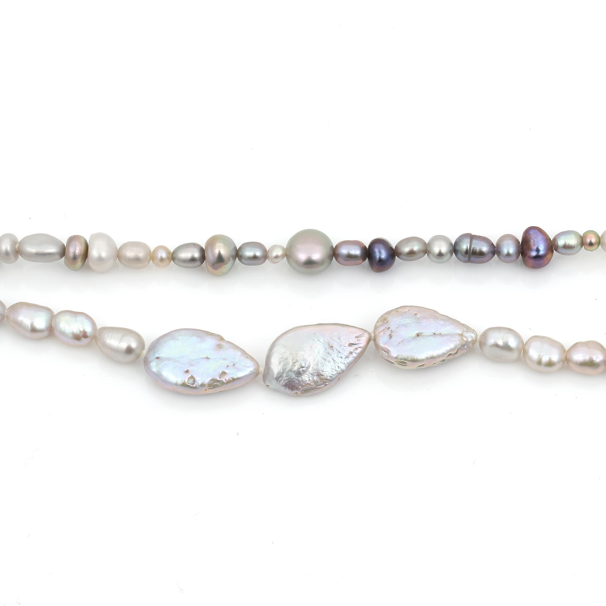 PÄRLHALSBAND, 2 st, gråa, silver och svarta färgade sötvattenspärlor.