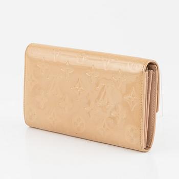 Louis Vuitton, a 'Sarah' wallet.