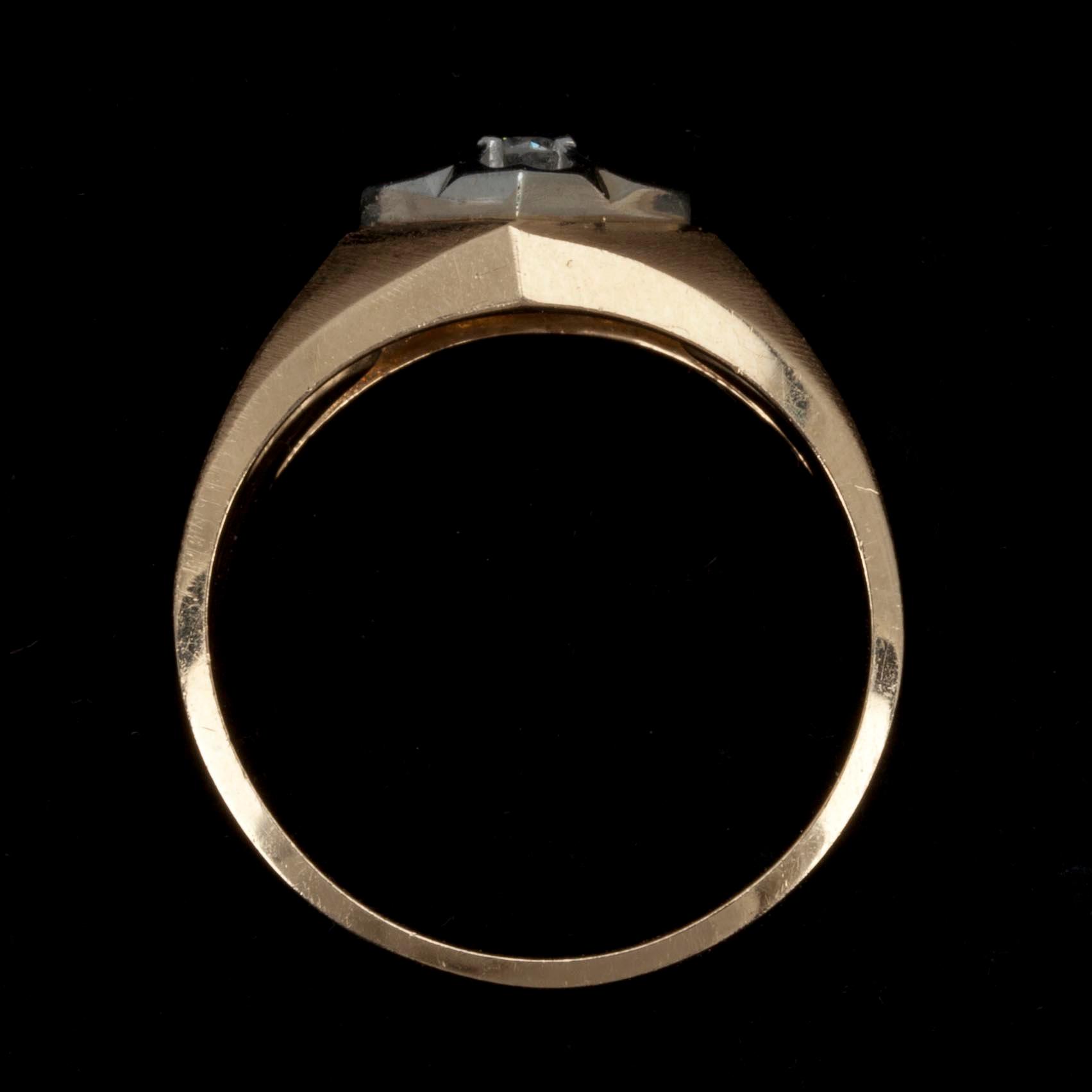 RING, guld 14 K, 5 diamanter, total vikt 6 g.