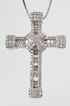 A DIAMOND PENDANT WITH CHAIN.