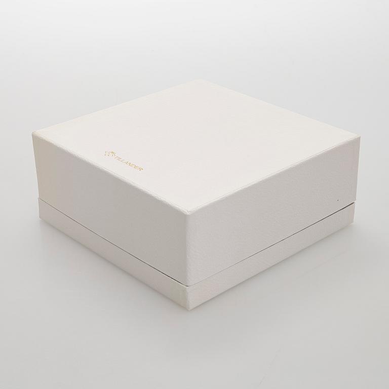 A. Tillander, skål, sterlingsilver och emalj. Helsingfors 2005.