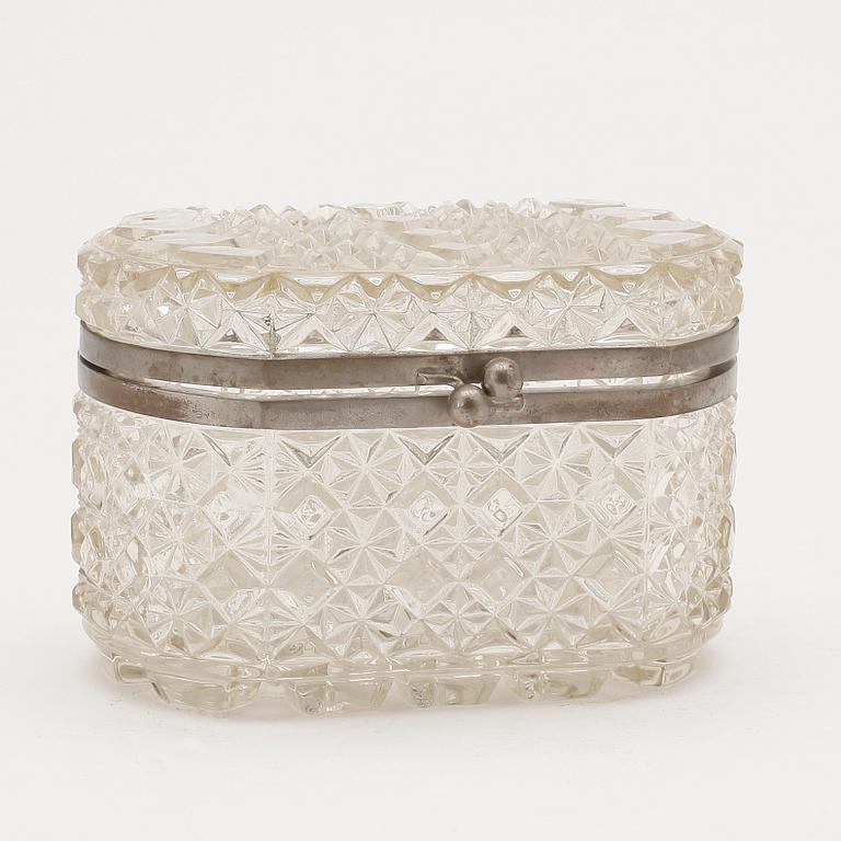 SKRIN, pressglas, omkring sekelskiftet 1900.