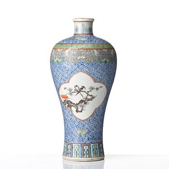 VAS, porslin. Qingdynastin, 1800-tal.