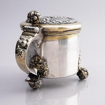 A Baltic 17th century parcel-gilt silver tankard, mark of Johan Strengman, (active 1686, 1690-1701) probably 1691, Nyen.