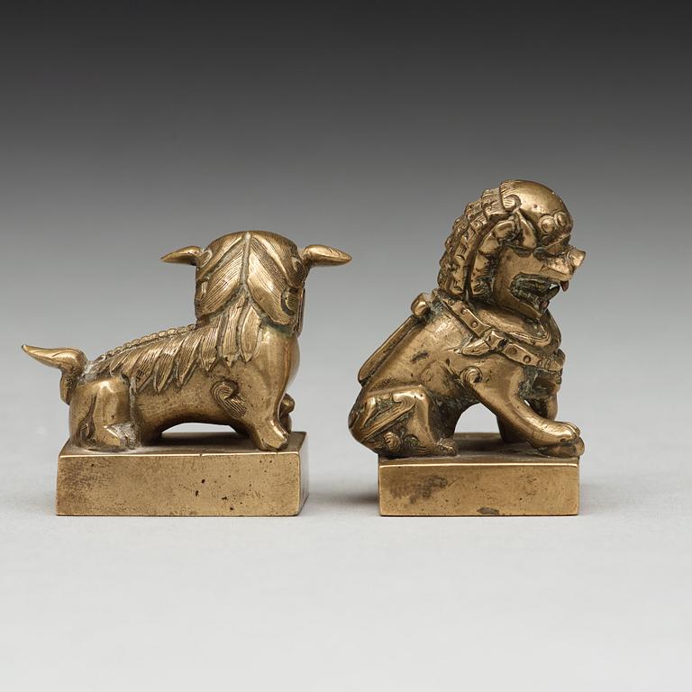 Two Chinese seals, 20th Century.