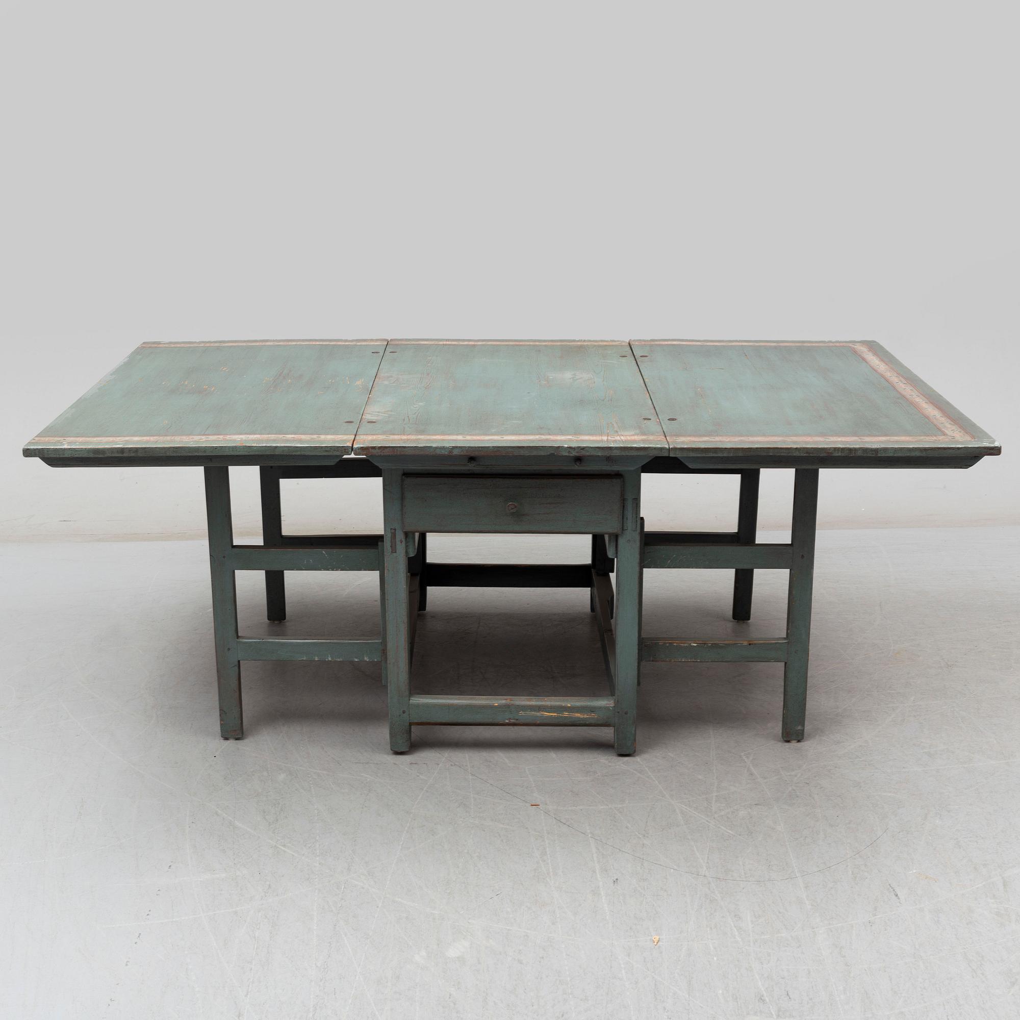 SLAGBORD, två st snarlika, 1800-tal.