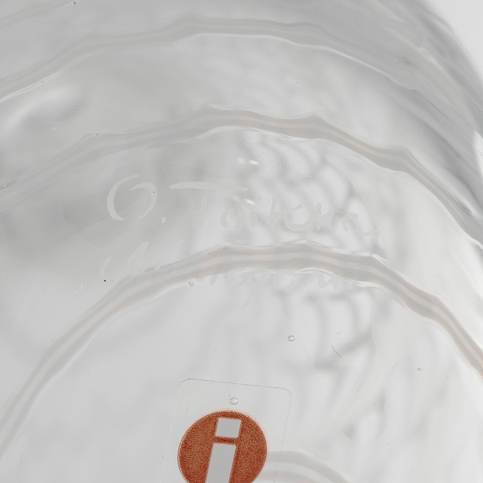 Oiva Toikka, a 'Mediator dove' glass bird, signed O. Toikka Nuutajärvi.