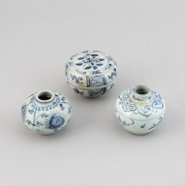 Two miniature jars and a box with cover, South East Asia, 15th/17th Century.