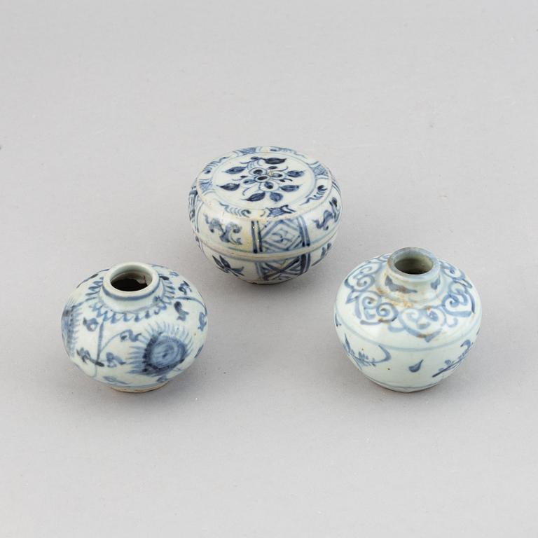 Two miniature jars and a box with cover, South East Asia, 15th/17th Century.