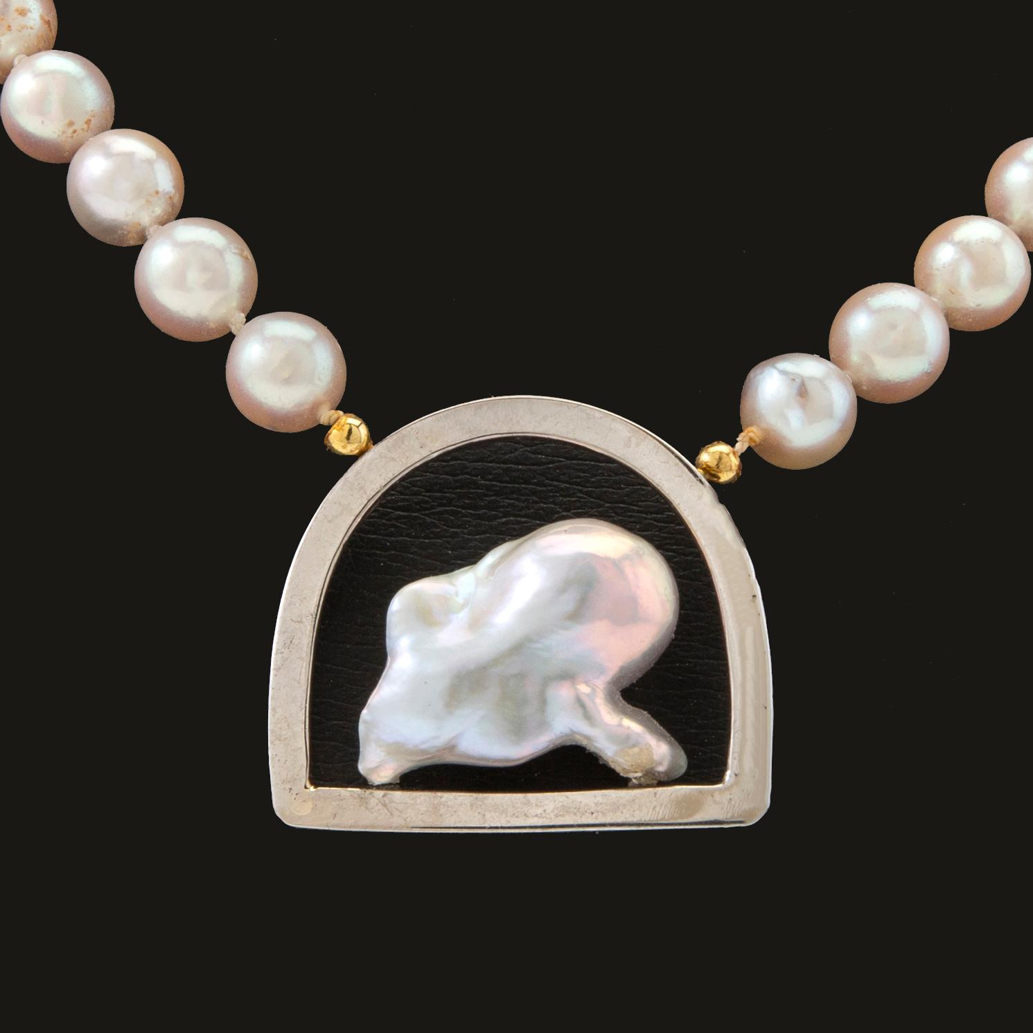 Elon Arenhill, necklace, pearls and pendant in 18k white gold.