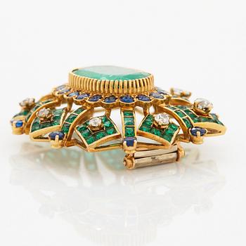 An 18K gold brooch set with an oval emerald and old cut diamonds.