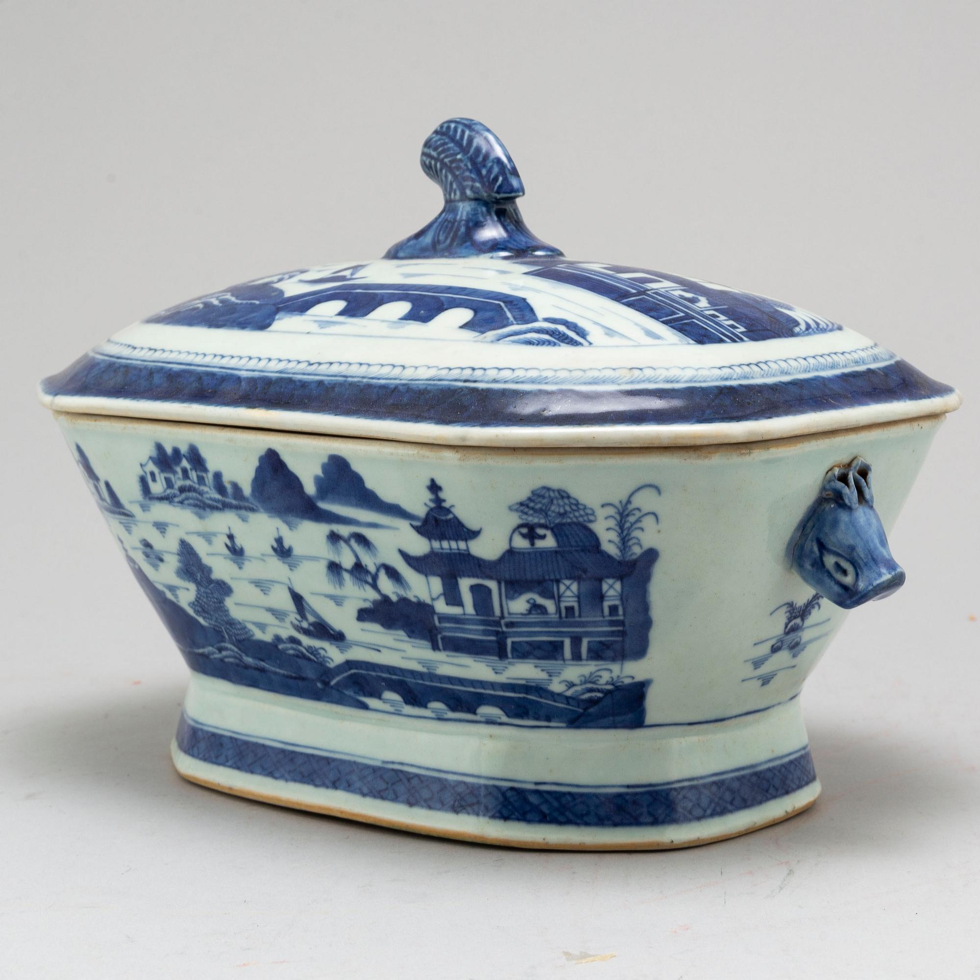 A blue and white part dinner service, Qing dynasty, 19th Century.
