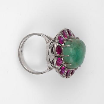 A cabochon-cut nephrite and pink sapphire ring.