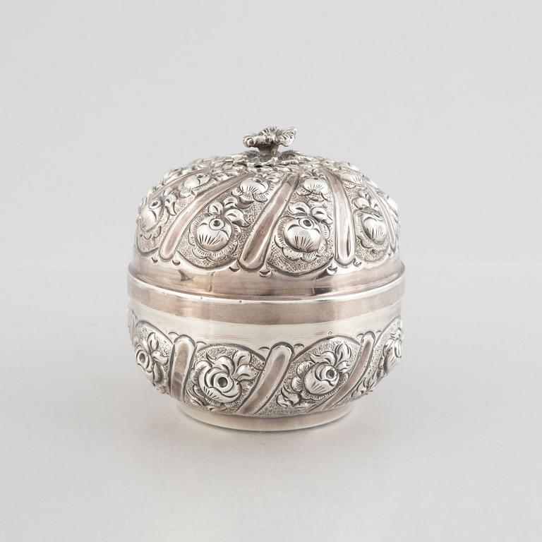 Dosa med lock, silver, 1900-tal.