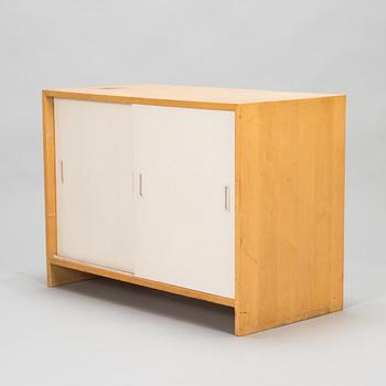 Aino Aalto, skåp, modell 217, O.Y. Huonekalu- ja Rakennustyötehdas A.B. 1900-talets mitt.