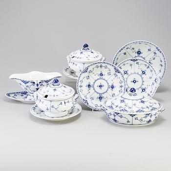 SERVIS, 79 delar, porslin, "Musselmalet" Kunglig Dansk.