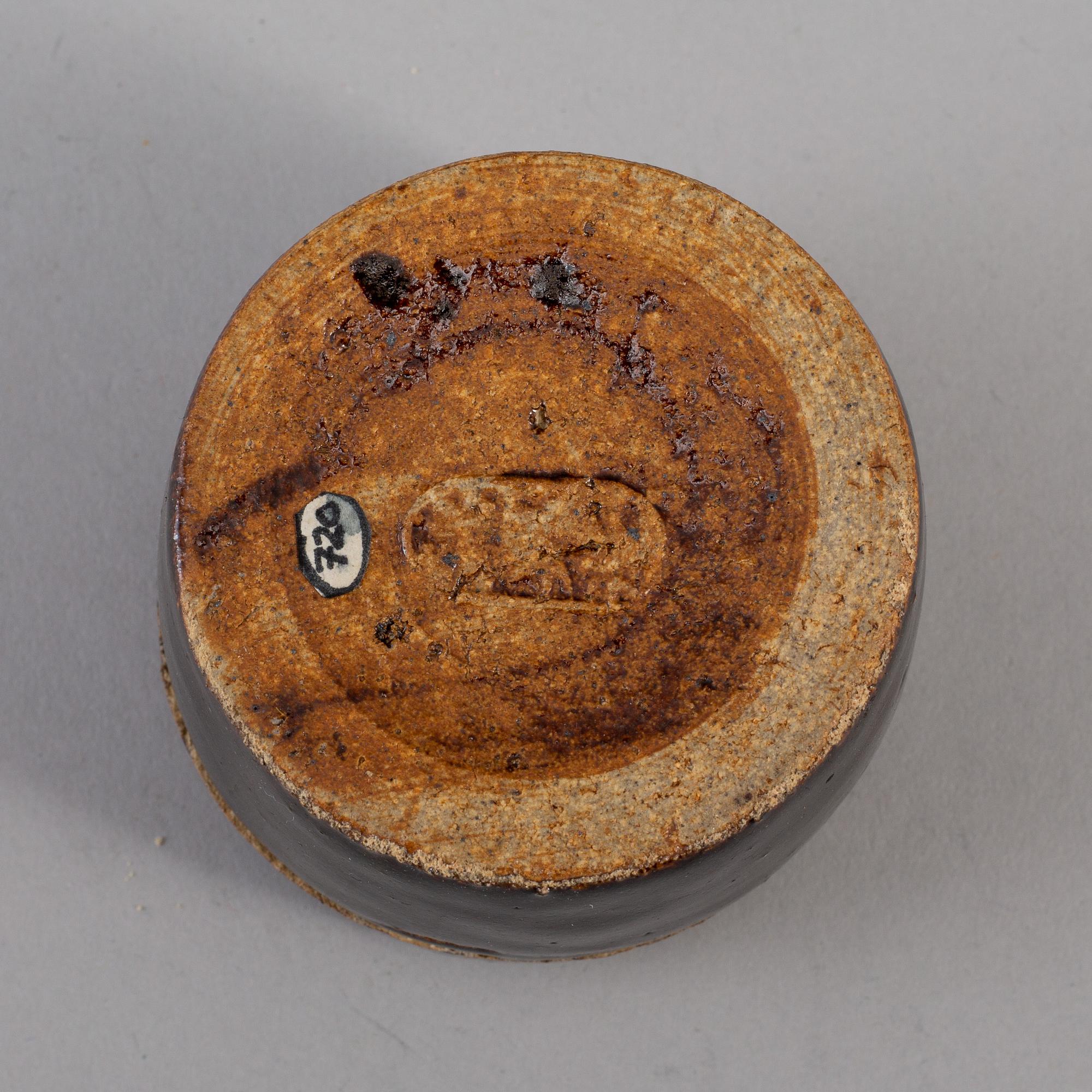 A group of 25 Southeast asian ceramics, mostly 20th century.