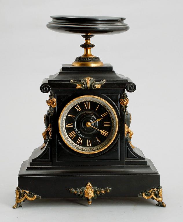 BORDSPENDYL, svart marmor, AH Rodanet, Paris, sent 1800-tal.