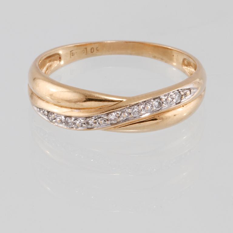 RING, 18K guld med briljantslipade diamanter, Iduna, Varberg. Vikt 2,1 gram.